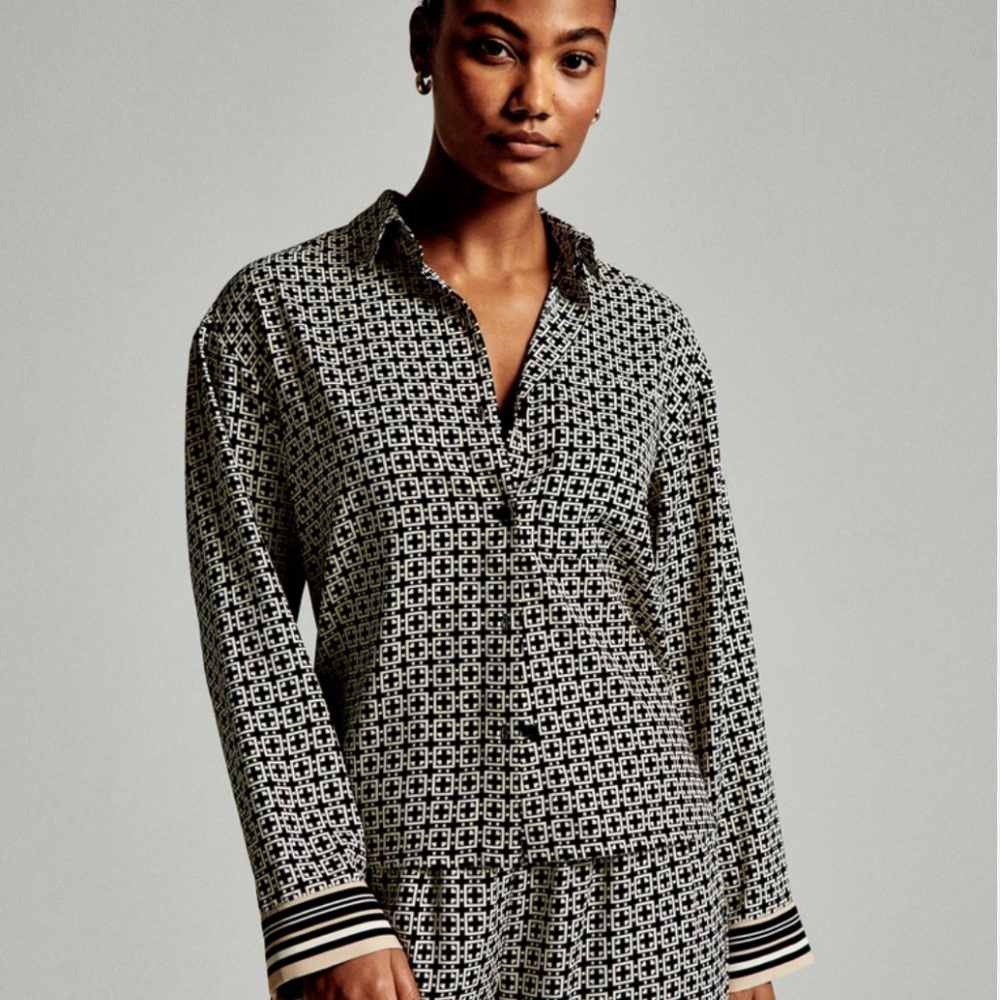 Abercrombie satin button top